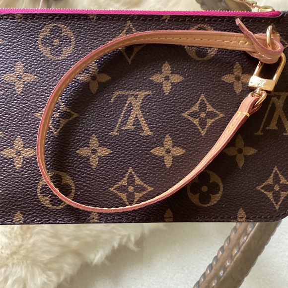NWT- never used Louis Vuitton Monogram Neverfull Pochette - Picture 3 of 7